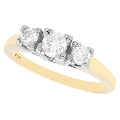 Anillo trilogía de diamantes de 0,64 quilates y oro amarillo de 14k de la época de 1950