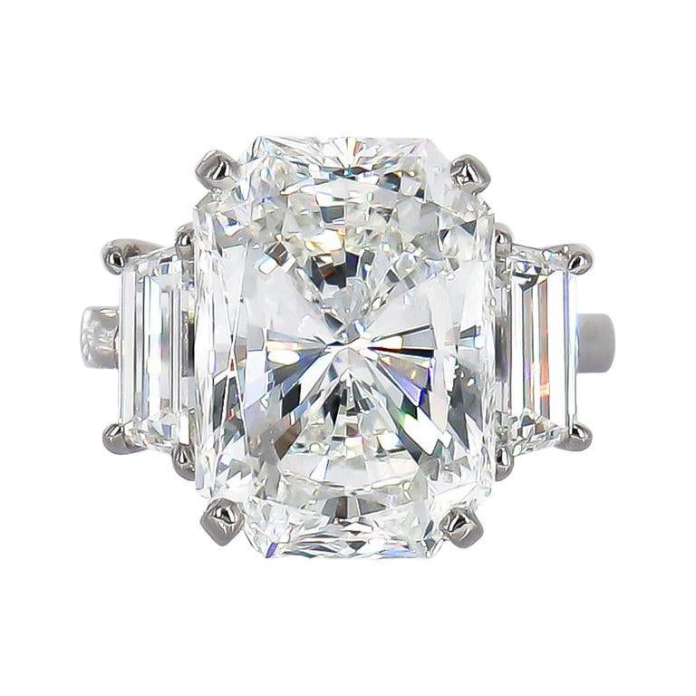Amazing Van Cleef & Arpels GIA 10.03 Carat F VS2 Radiant Cut Diamond Ring For Sale
