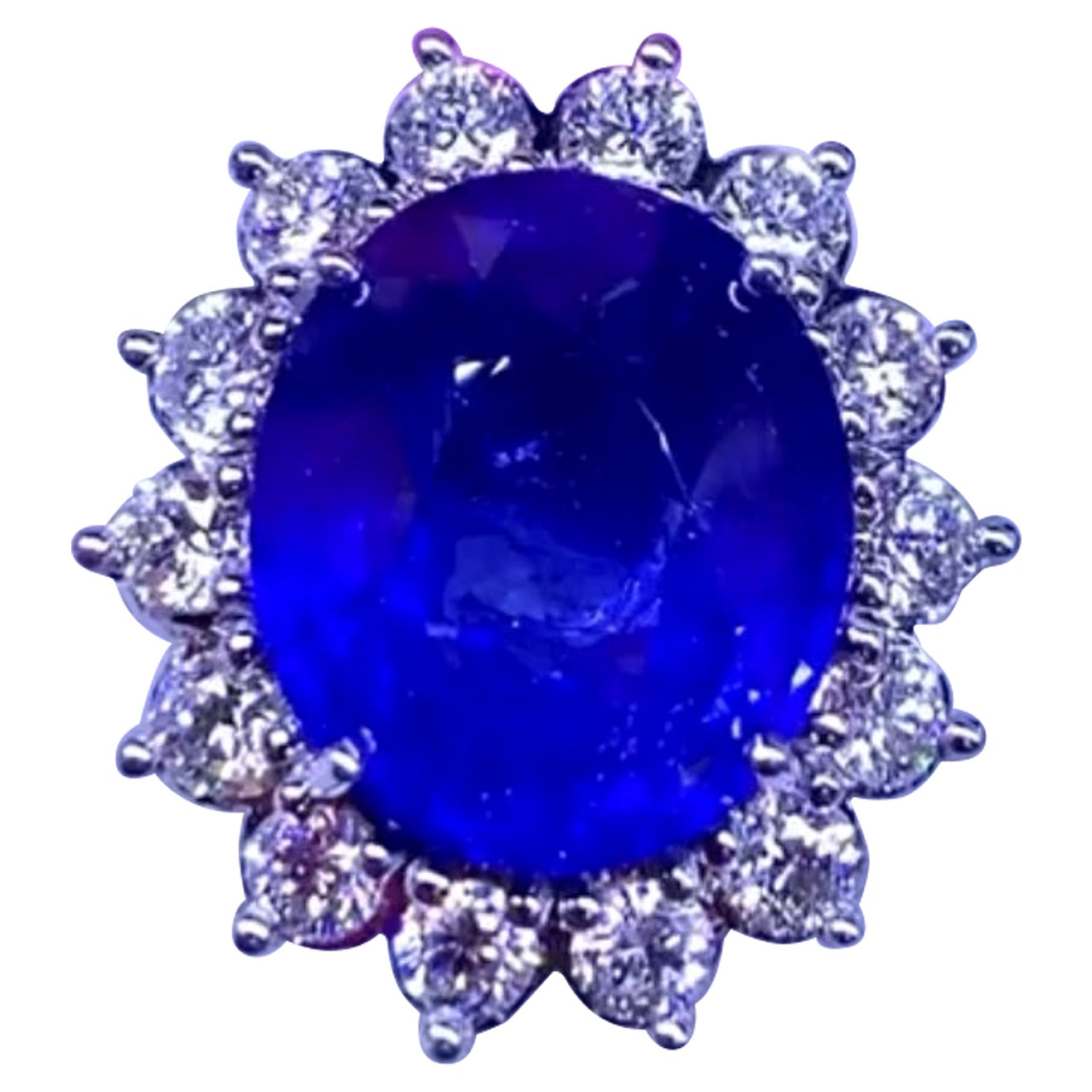 Amazing IGL Certified 23, 64 Carats of Ceylon Sapphire and Diamonds on Ring For Sale