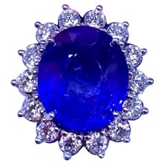 Amazing IGL Certified 23, 64 Carats of Ceylon Sapphire and Diamonds on Ring