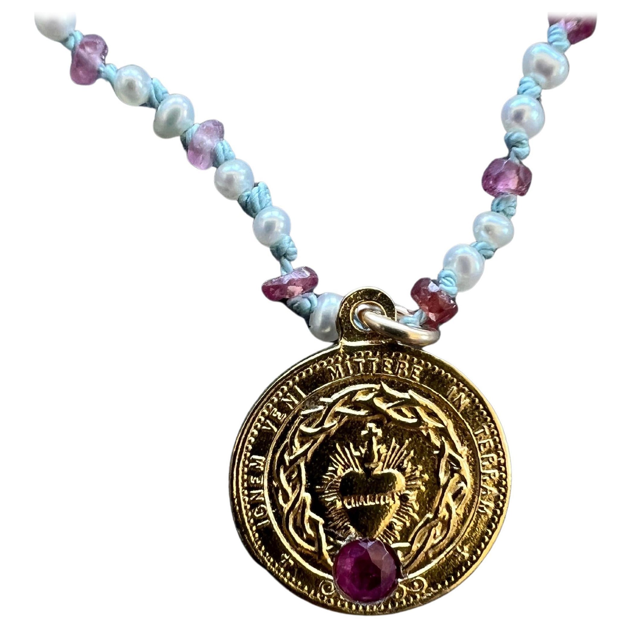 Collier ras du cou en tourmaline rose, perles blanches, opale et rubis en forme de cœur sacré