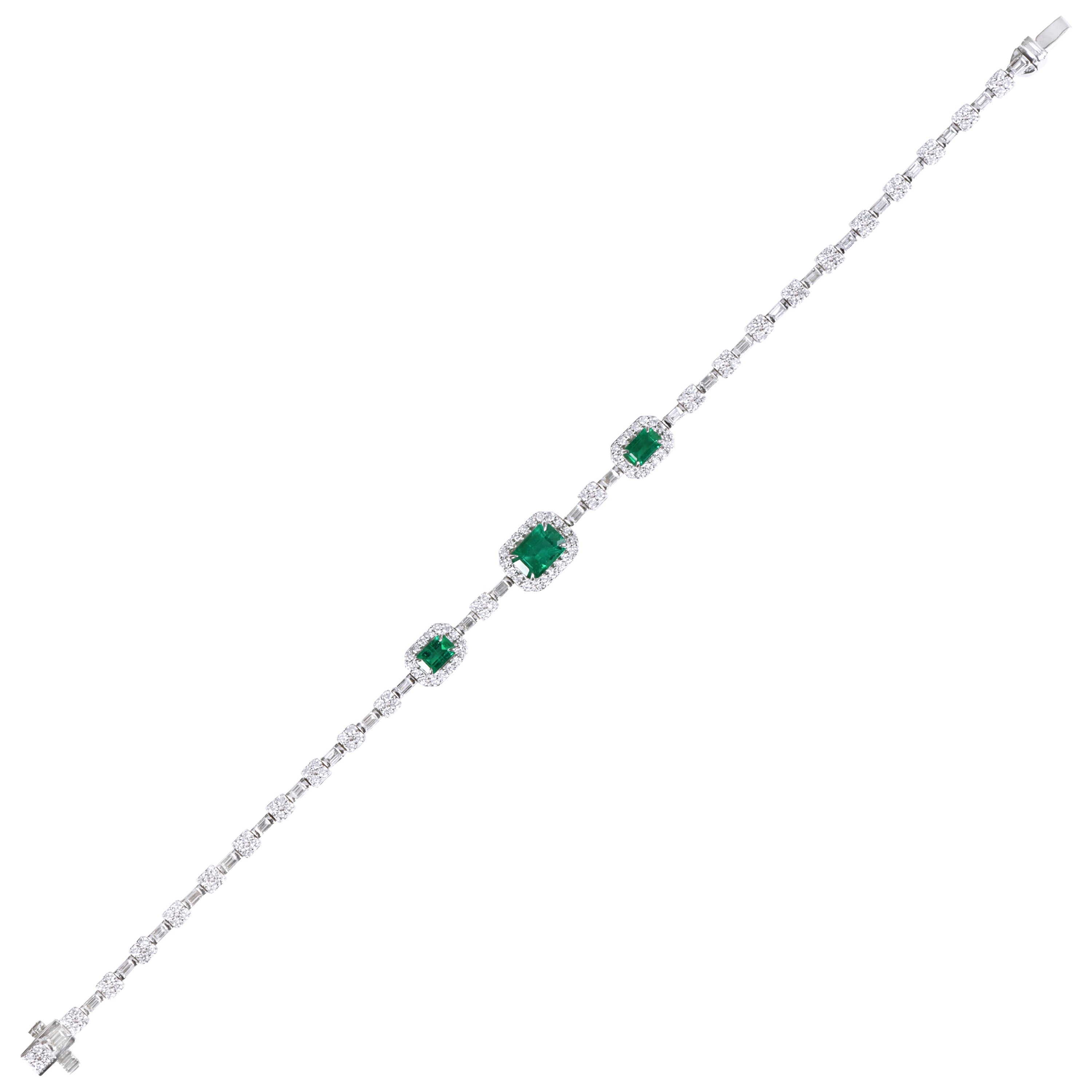 18 Karat White Gold 3.28 Carat Emerald and Diamond Tennis Bracelet For Sale