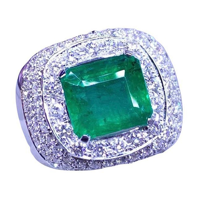 AIG Certified 4.40 Carat Zambian Emerald 1.97 Ct Diamonds 18kGold Ring  For Sale