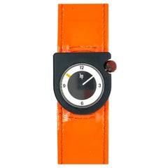 LIP Damenuhr mit orangefarbenem Riemen und schwarzem Metalletui