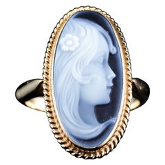 Bague en or 9ct avec camée en agate et belle tête de jeune fille figurative 