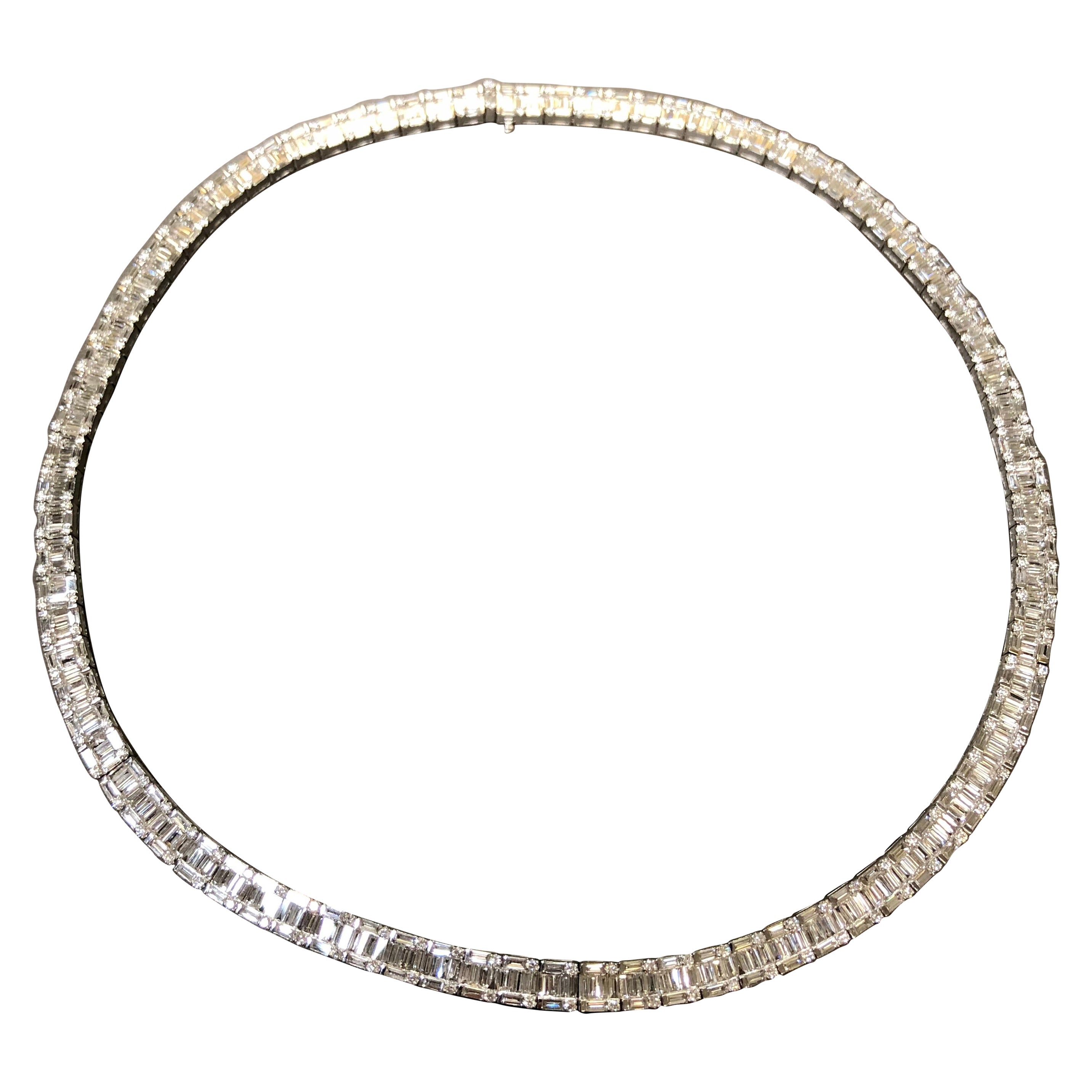Estate 18k Baguette Runde Diamant Rivière Stil Halskette 35,20cttw G Vs 18" im Angebot