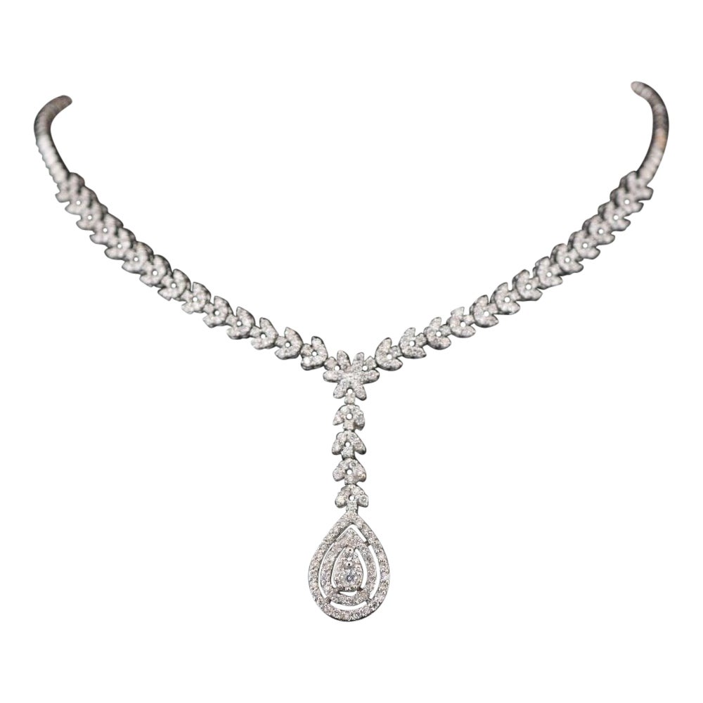 Condition: Pre-owned with Mild/Light Scratches
Material: 18ct White Gold 
Hallmarked: Stamped 750
Main Stone Identity: Diamond
Main Stone Total Carat Weight: Approx. 1.6ct
Main Stone Colour / Clarity: H/Si2
Necklace Length: 18