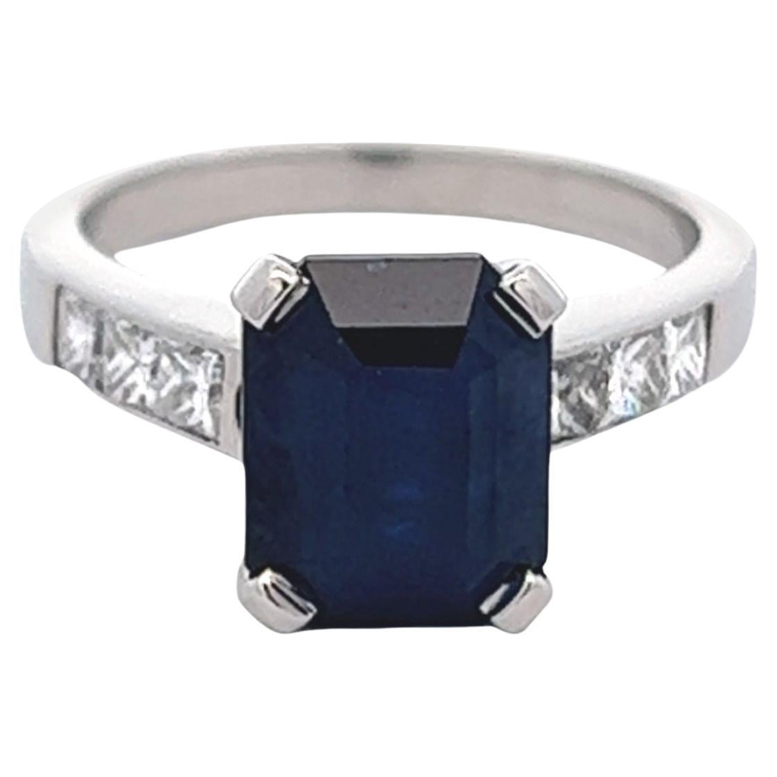 Vintage French 4.32 Carats Dark Blue Sapphire Platinum Ring For Sale