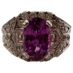 Anillo de cóctel de diamantes y zafiro púrpura rosáceo natural de estilo Art Decó