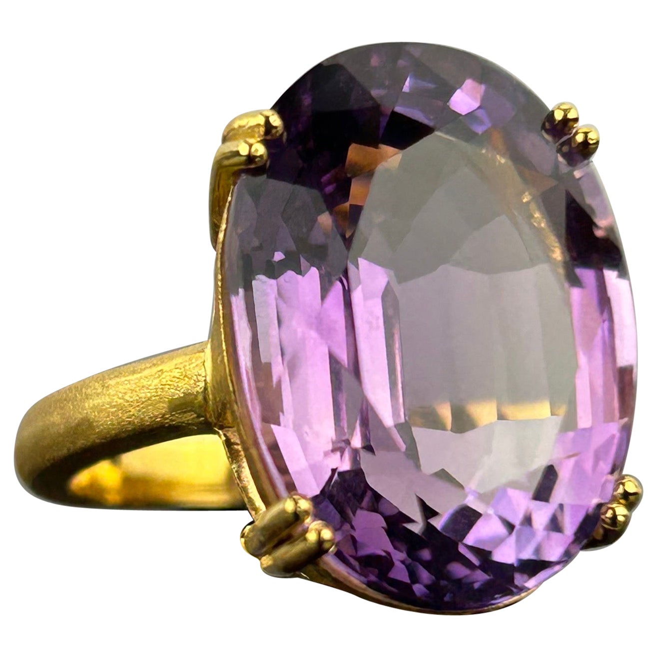 17.95 Carat Amethyst 18k Yellow Gold Cocktail Ring For Sale
