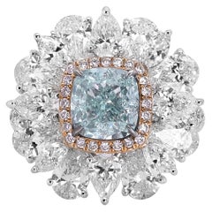 Bague classique en platine avec diamant bleu taille coussin et diamants roses et blancs