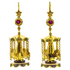 Gelbgold-Ohrstecker „Carousel“ mit weißem Diamant, Rubin, Onyx, Perle und Emaille