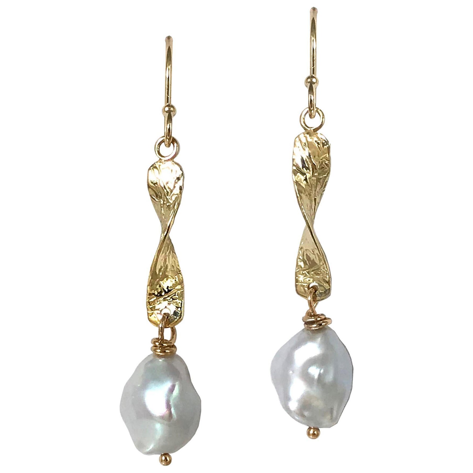 Keiko Mita Boucles d'oreilles en or jaune 18 carats avec perles d'eau douce Keshi et tourbillon de perles en vente