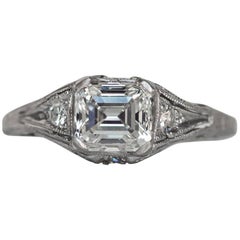 1940er Jahre Art Deco Verlobungsring mit 1,00 Karat Diamant im Smaragdschliff aus Platin