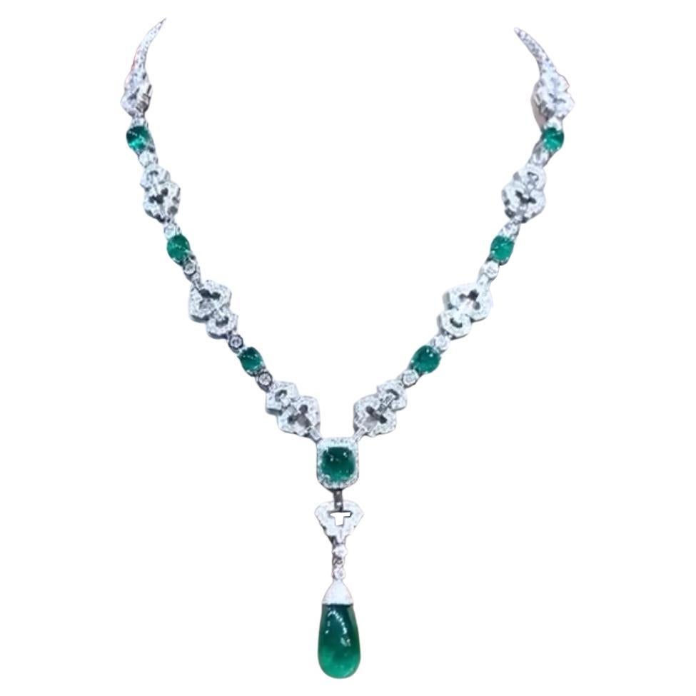AIG certified of 33.91 Ct of emerald and 5.83 ct of diamonds on 18k gold necklac For Sale