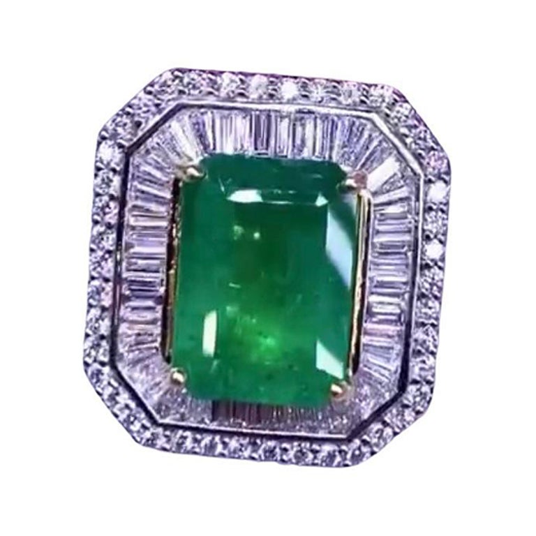 Amazing 14.51 Carats of Emerald and Diamonds on Ring For Sale