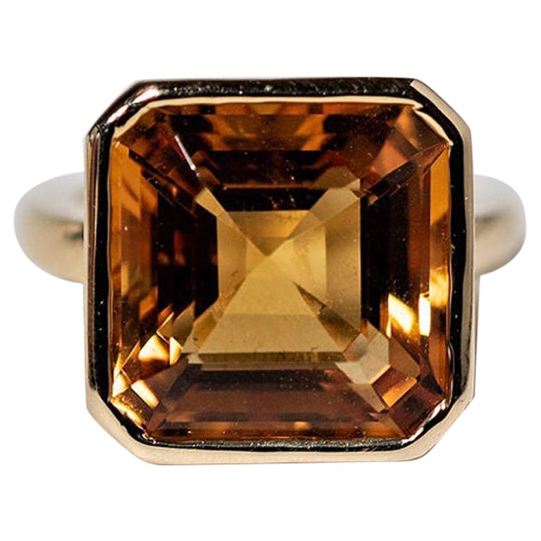Huge 7.88ct Orange Citrine is bezel set in yellow 14k gold. Handmade in Toronto in 2022. Inspired by the 2023/2024 oversized pinky ring trend. Comes with valuation. 

Sophisticated and glamours is what says about the person wearing it. 

 It is one