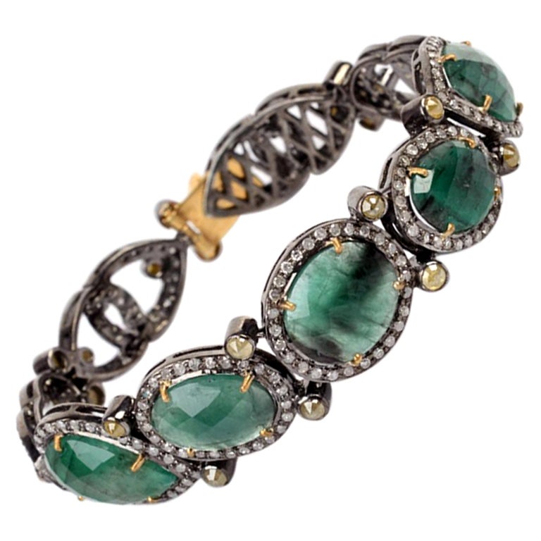 Bracelet d'émeraudes de forme ovale avec diamants pavés en or et argent 18 carats