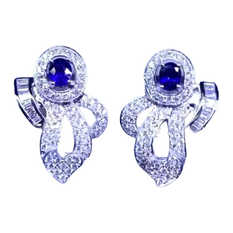 Exclusive Design with 3.38 Carats of Ceylon Sapphires and Diamonds on Earrings For Sale