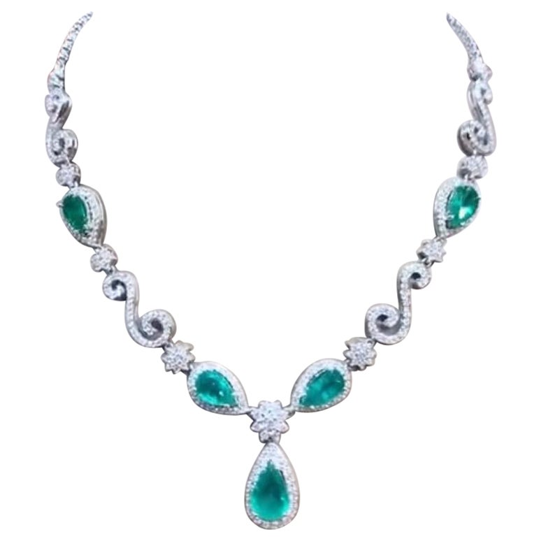 Gorgeous 22.60 Carats of Emeralds and Diamonds on Necklace