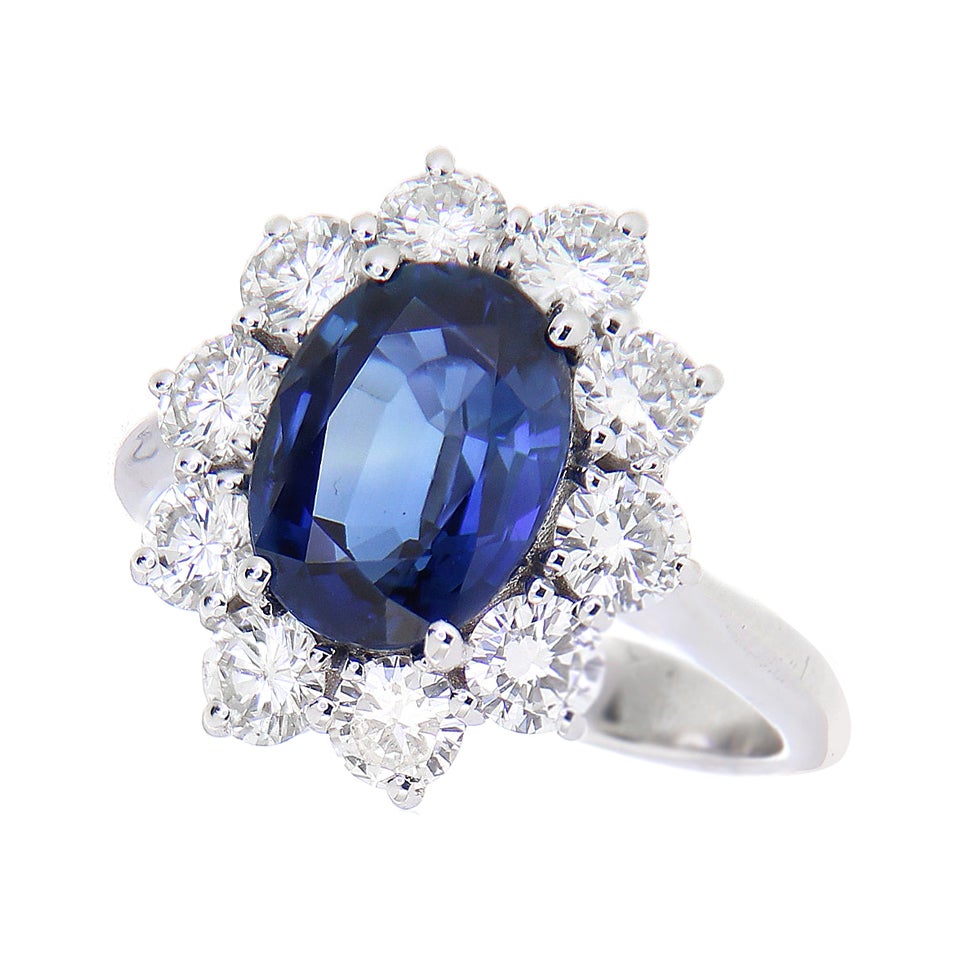 18 Kt White Gold Kate Ring Oval Blue Sapphire 2.90 Carat White Diamonds 1.33 Ct For Sale