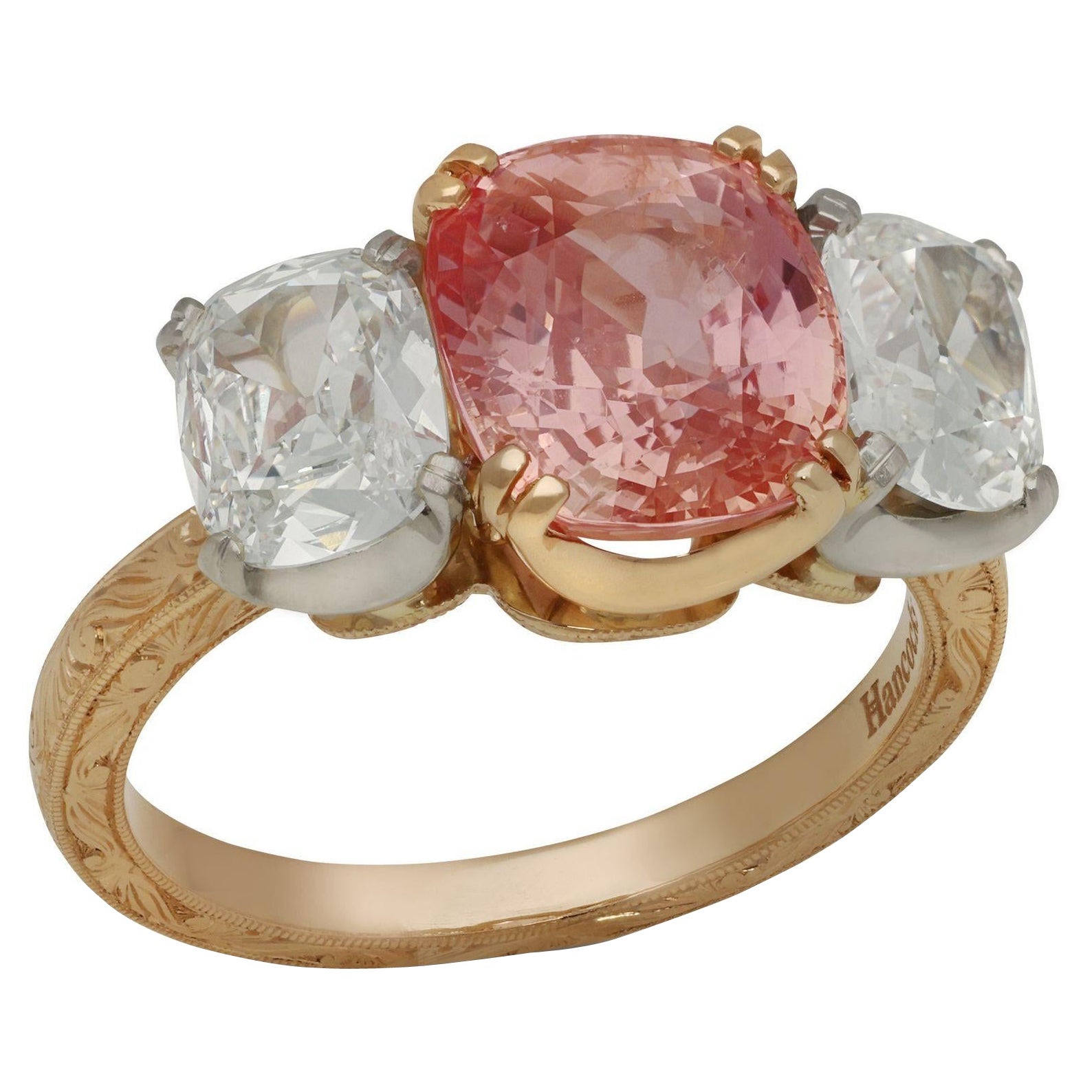 Hancocks, bague à 3 pierres, saphir padparadscha taille coussin 4,16 carats et diamant vieille mine