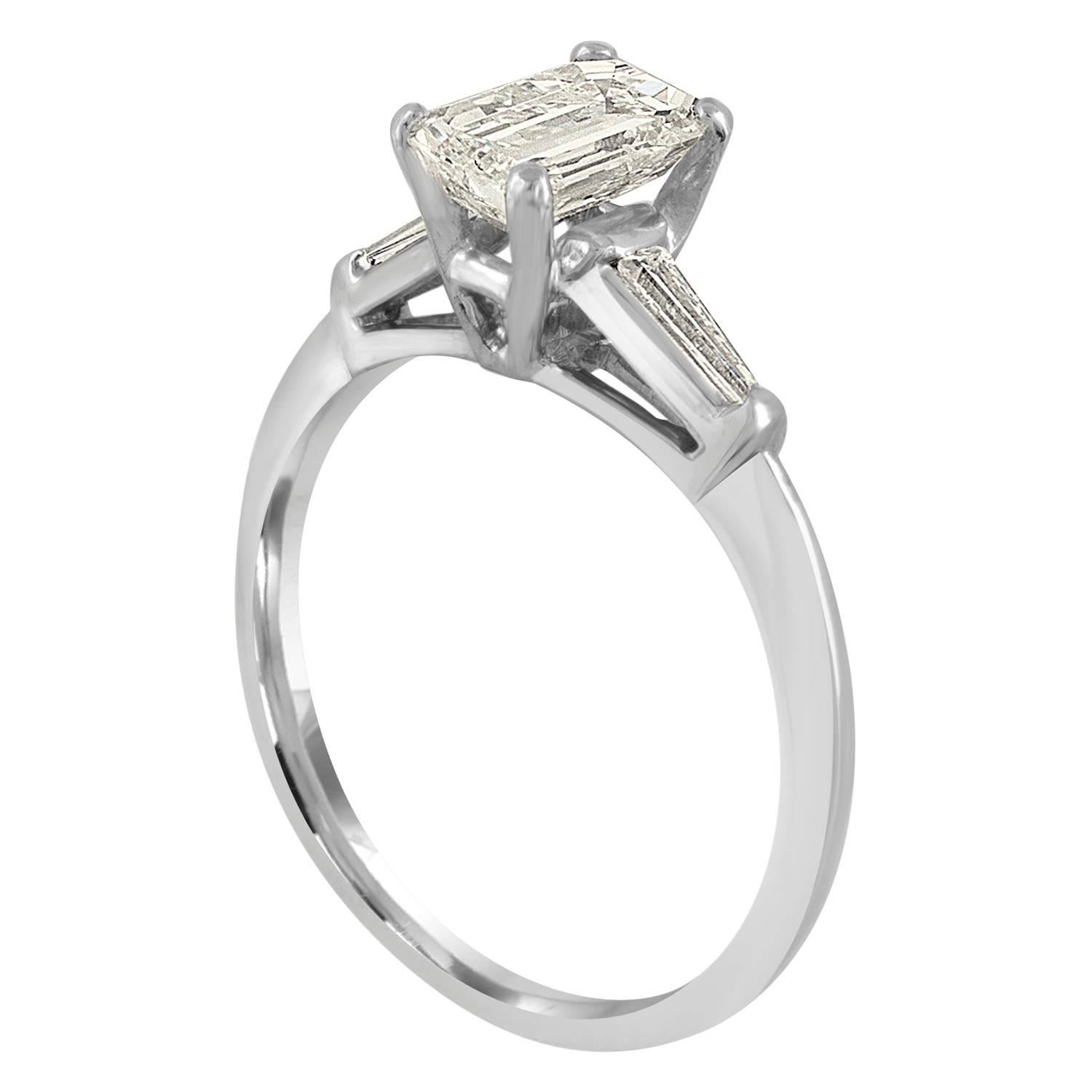 1.02 Carat Emerald Cut Diamond set with Baguettes in White Gold Mounting For Sale
