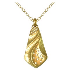 Pendentif Kite en or jaune 14 carats avec diamants de K.Mita