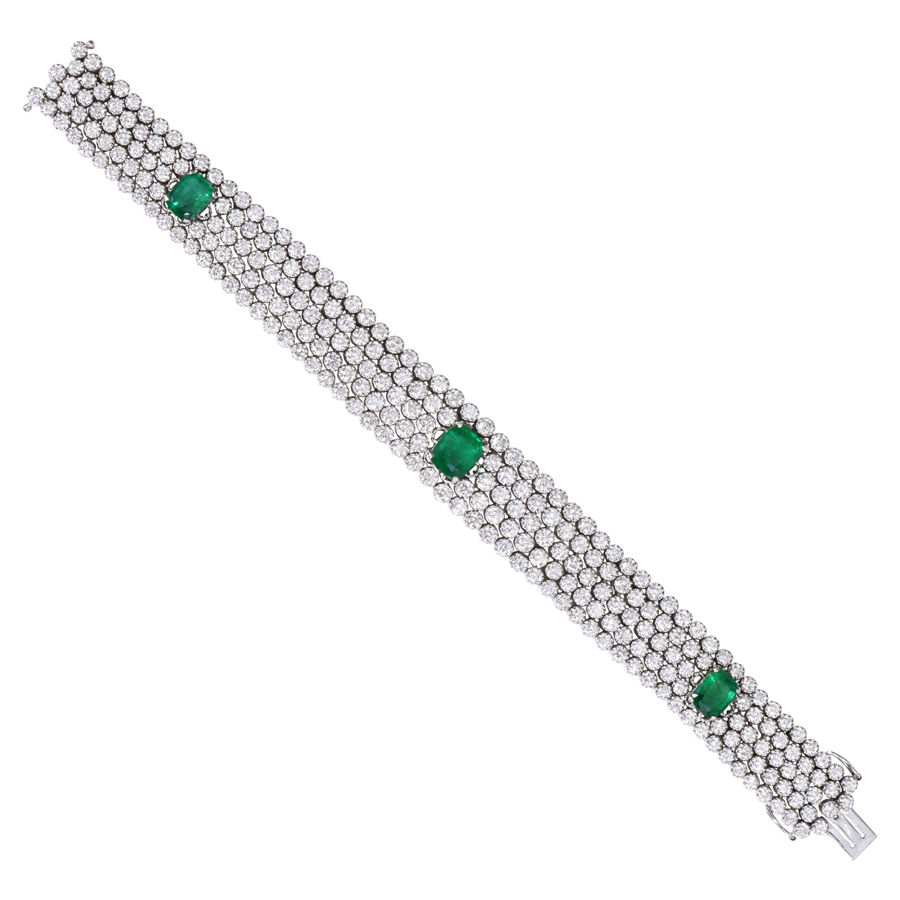 18 Karat White Gold 19.13 Carat Diamond and Emerald Contemporary Bracelet For Sale