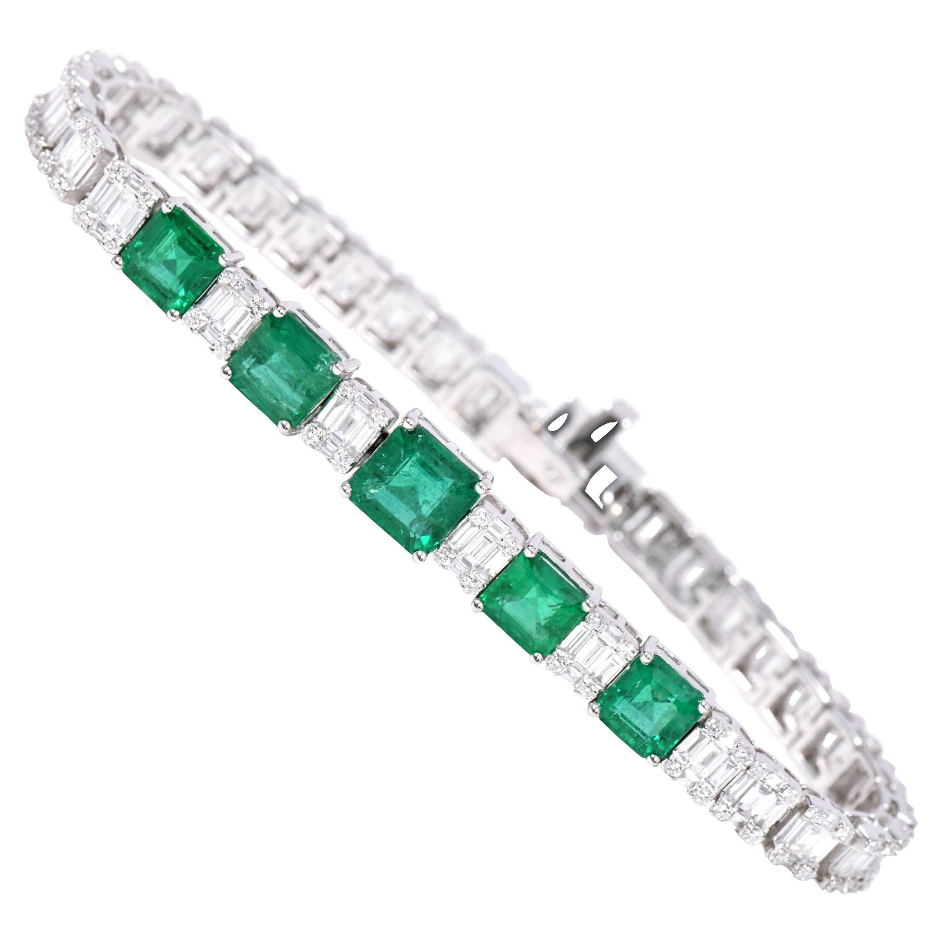 Bracciale moderno in oro bianco 18 carati con smeraldo naturale e diamante da 10,95 carati in vendita