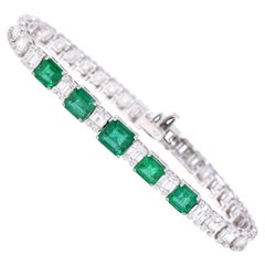 18 Karat White Gold 10.95 Carat Natural Emerald and Diamond Modern Bracelet