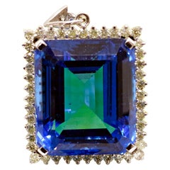 Pendentif en topaze bleue 150 carats et diamants