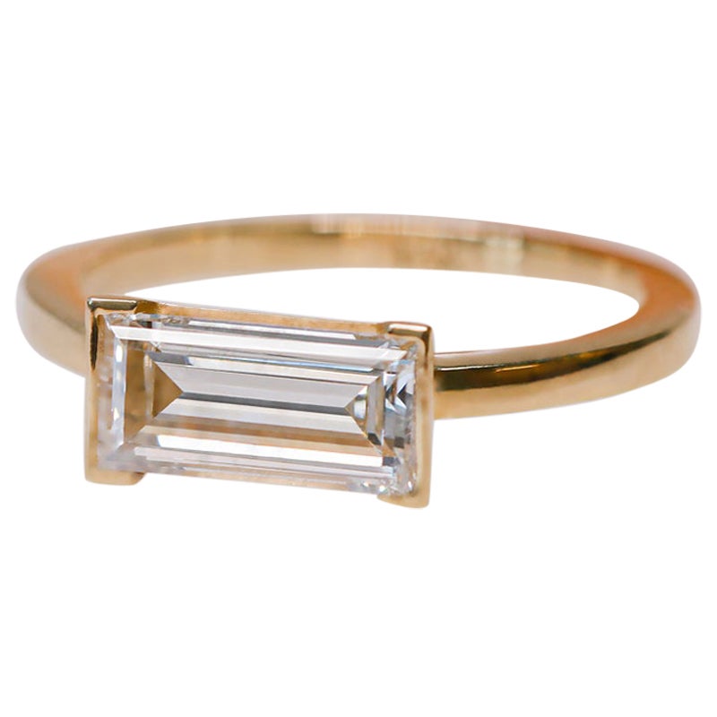 Natural Gia Certified Art Deco 1.52 Carats East-West Baguette Cut Diamond Ring  For Sale