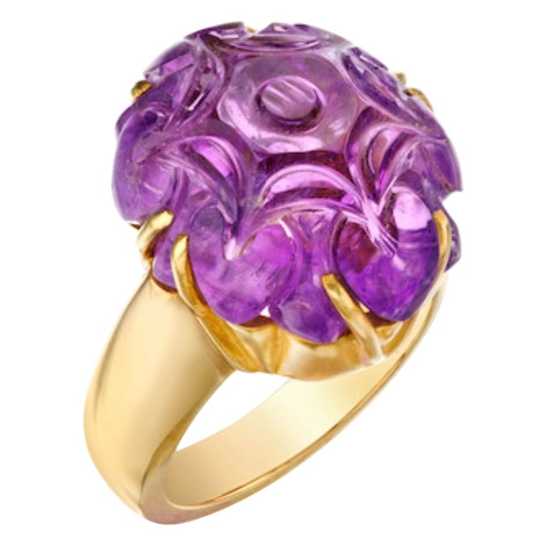 Carved Amethyst Ring in 18k Yellow Gold For Sale