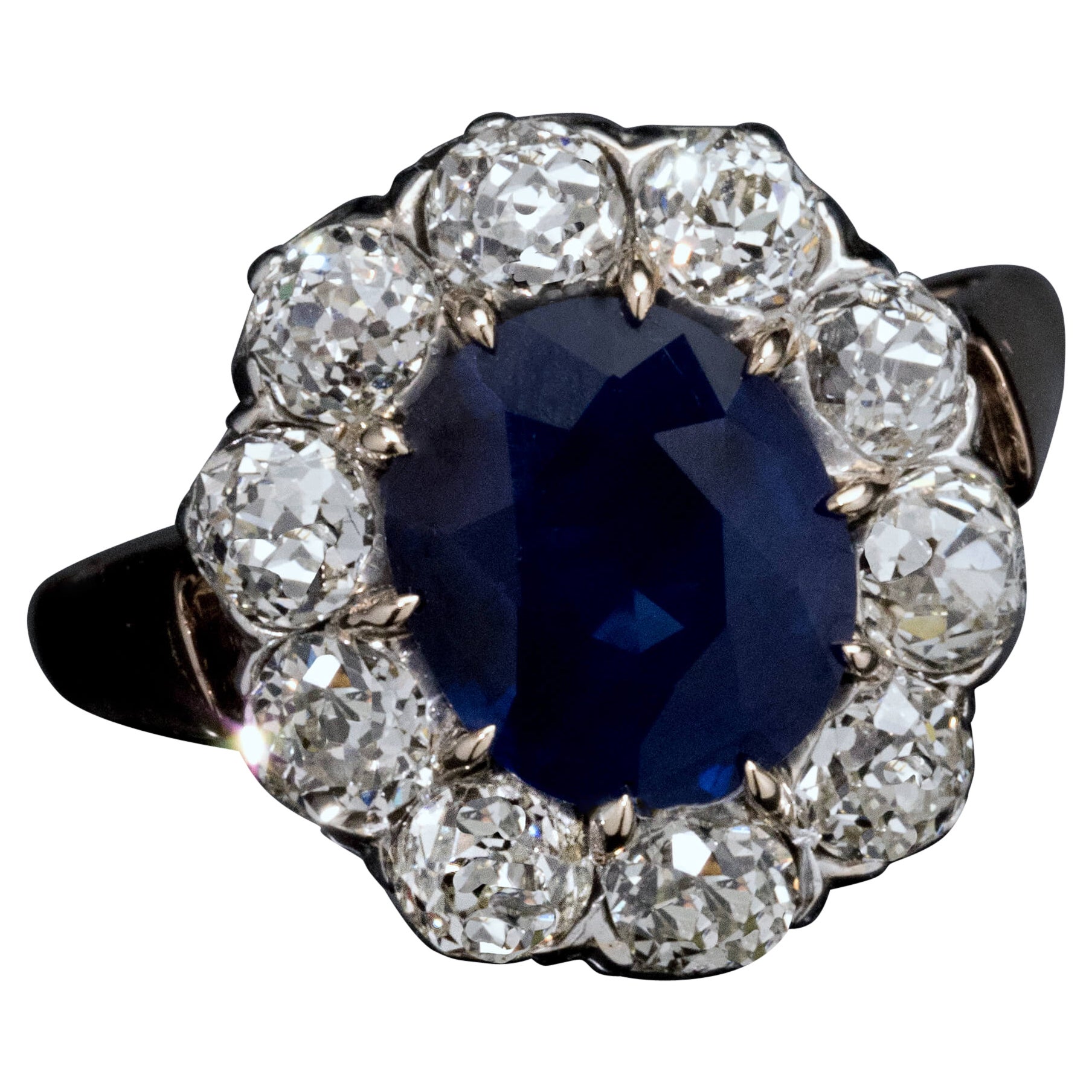 Antiker thailändischer Saphir-Diamant-Verlobungsring im Angebot