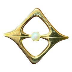 Broche en or 14 carats sertie d'une perle d'Elis Kauppi pour Kupittaan Kulta Finlande 