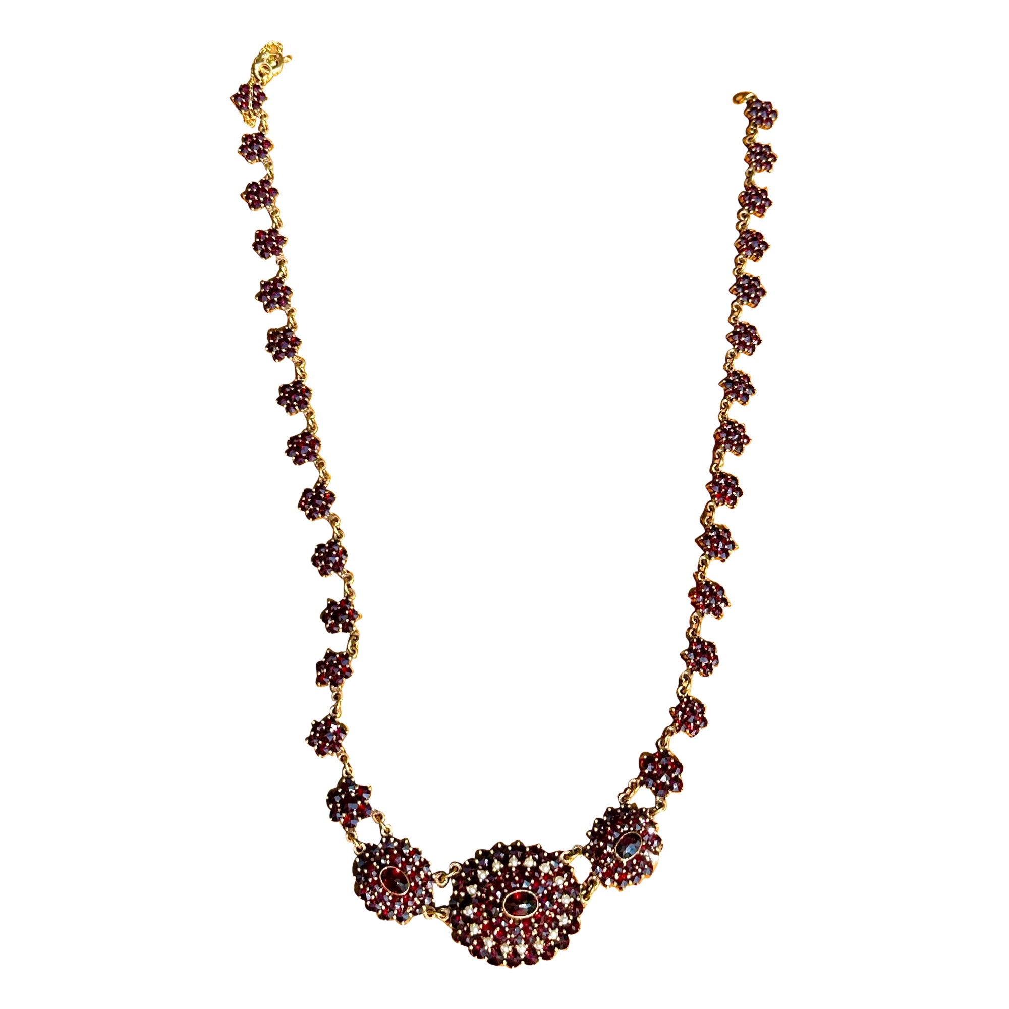 Collier de perles et grenats de style victorien Belle Époque, fleur de 17 pouces, grenats de Bohème