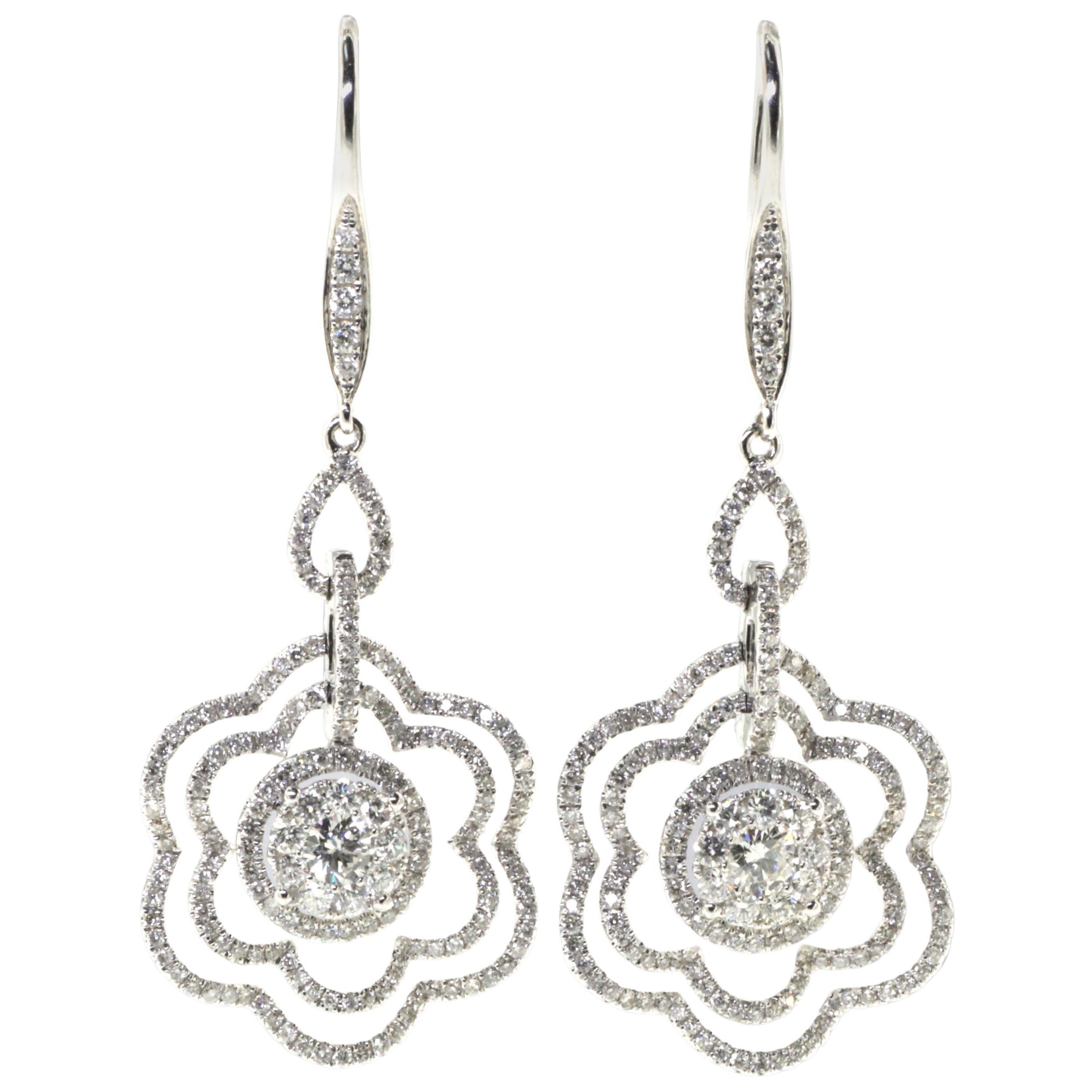 2,07 Karat Art Deco Diamant-Tropfen-Ohrringe aus 18 Karat Weißgold im Angebot