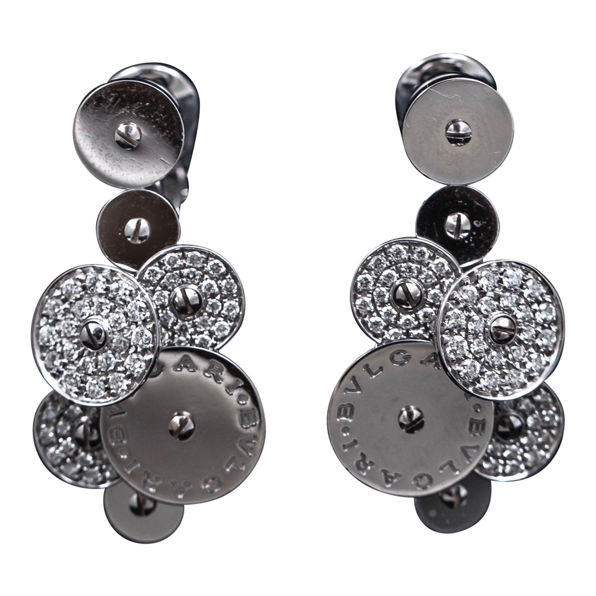 Bvlgari Cicladi, boucles d'oreilles à pendentifs en or blanc avec disque en diamants, Italie, non portés