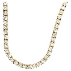 Modern Gold 5.6 Carat Natural H Color VS Round Brilliant Diamond Tennis Necklace