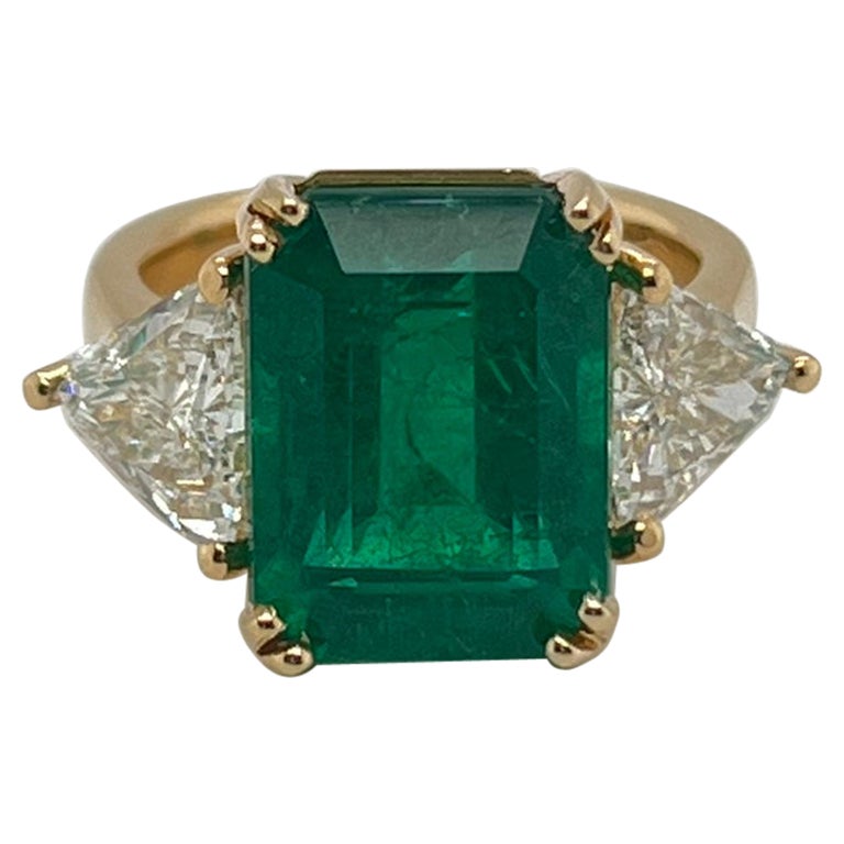 9.72 Carat GIA Certified Emerald Ring with 1.86 Carat SI1 Natural Diamonds For Sale