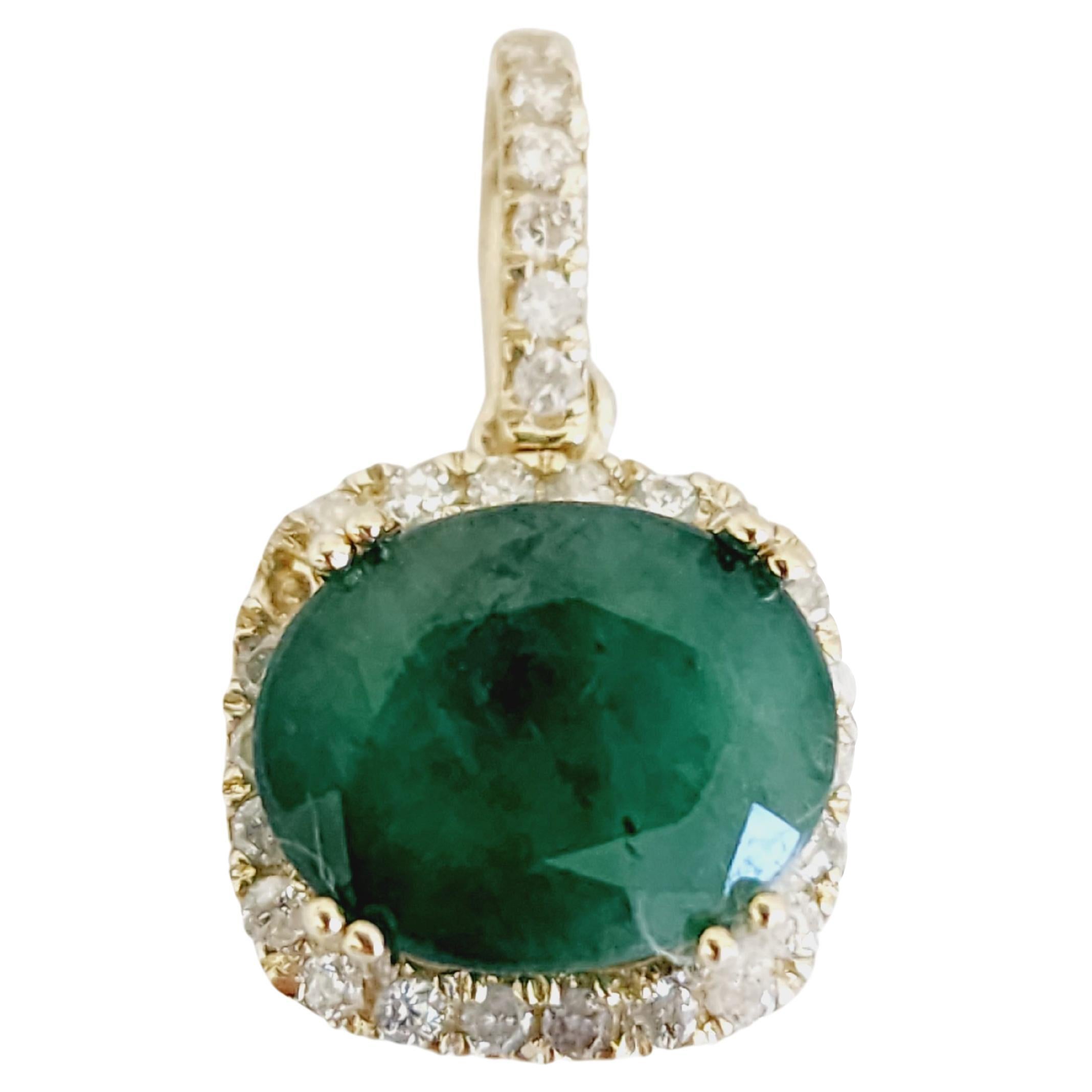 3.80 Carats Natural Emerald Diamond Pendant Yellow Gold 14 Karat For Sale