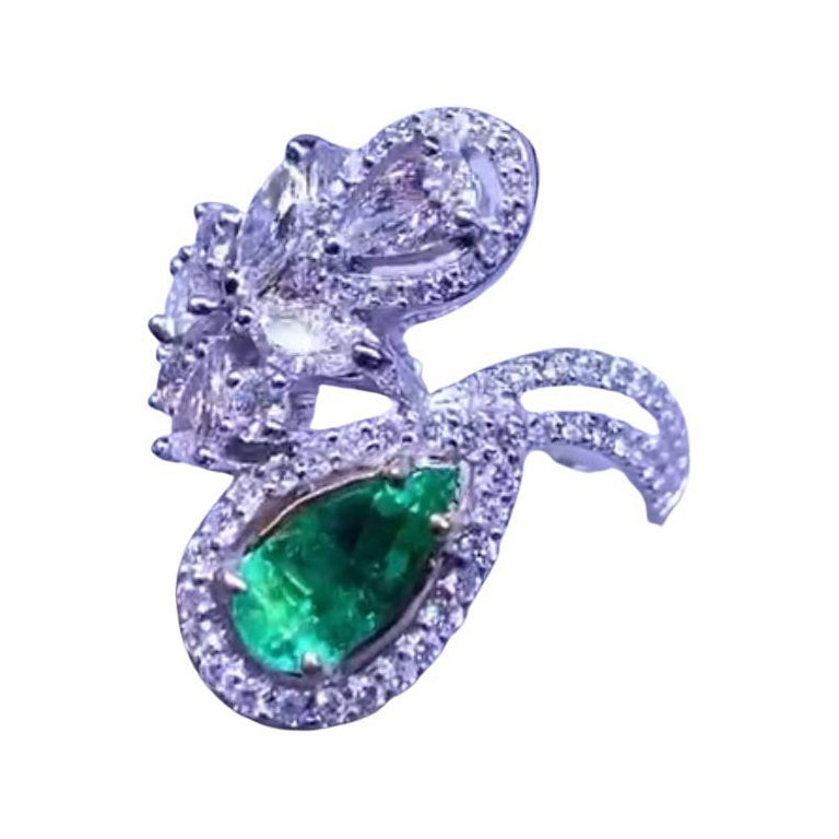 AIG Certified 1.06 Carats  Colombia Emerald  Diamonds on Ring For Sale
