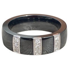 Ring aus schwarzer Keramik mit Diamanten und 18 Karat Gold