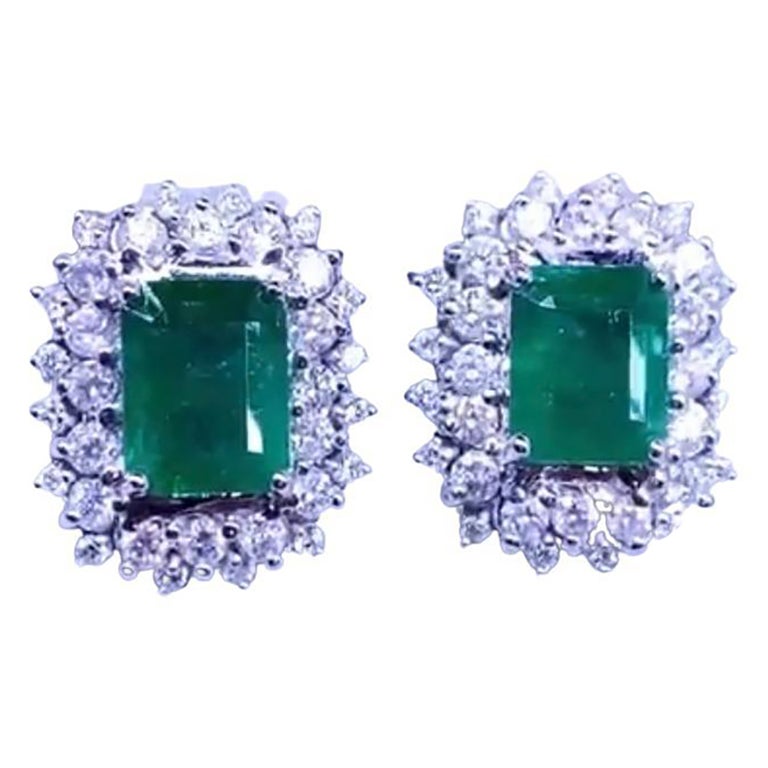 Amazing 11, 29 Carats of Emeralds and Diamonds on Earrings For Sale