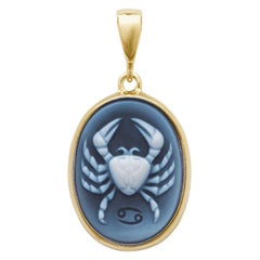 18 Karat Gold Hand-Carved Cancer Zodiac Agate Cameo Pendant Necklace