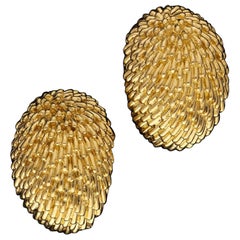 Van Cleef & Arpels 18 Carat Gold Épis Clip Earrings circa 1960