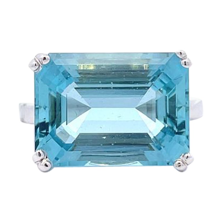Emerald Aquamarine 10.18 CT Fashion Ring 14K White Gold For Sale