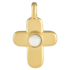 Van Cleef & Arpels Pendentif croix en or jaune 18 carats et nacre