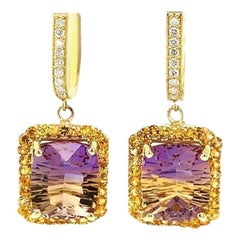 Boucles d'oreilles pendantes en or jaune 12.54 carats Amétrine Saphir Diamant